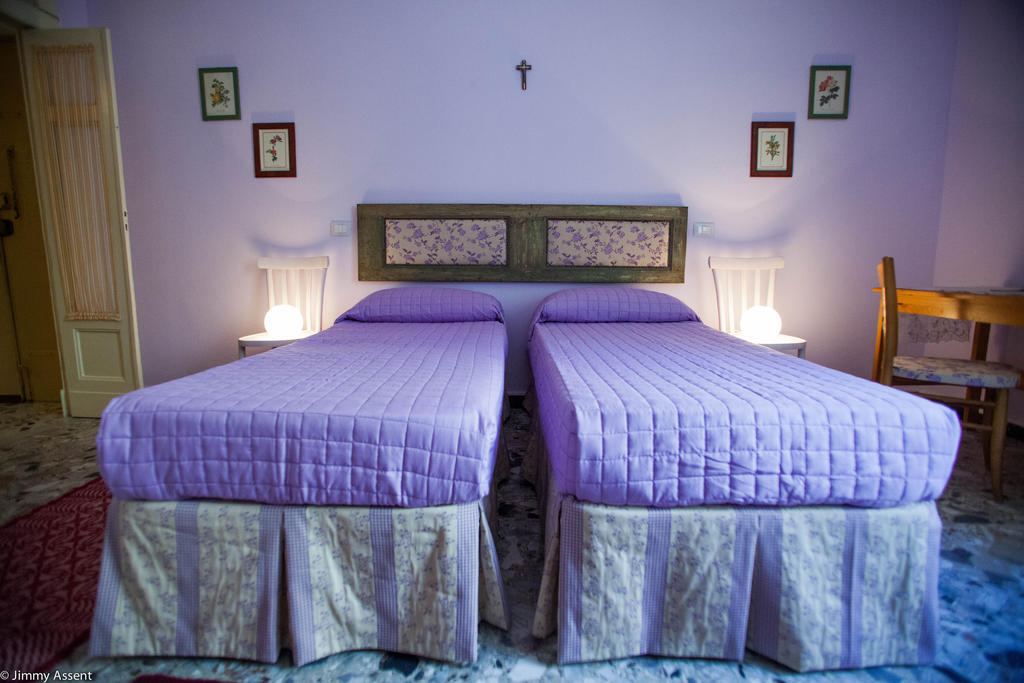 Sassari-In Hotel Стая снимка