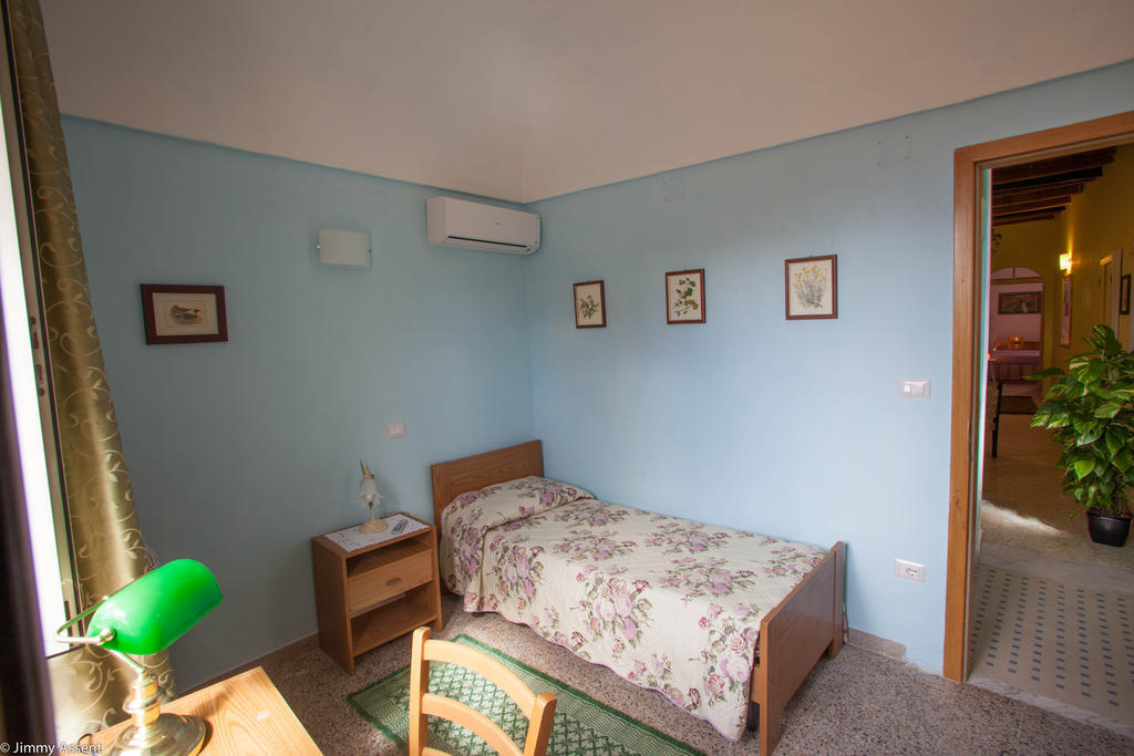 Sassari-In Hotel Стая снимка
