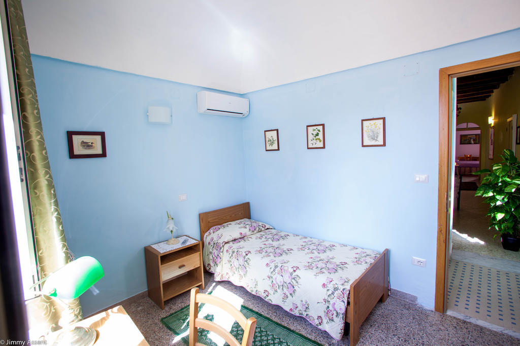 Sassari-In Hotel Стая снимка
