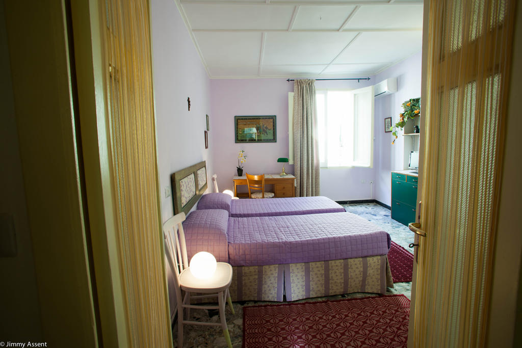 Sassari-In Hotel Стая снимка