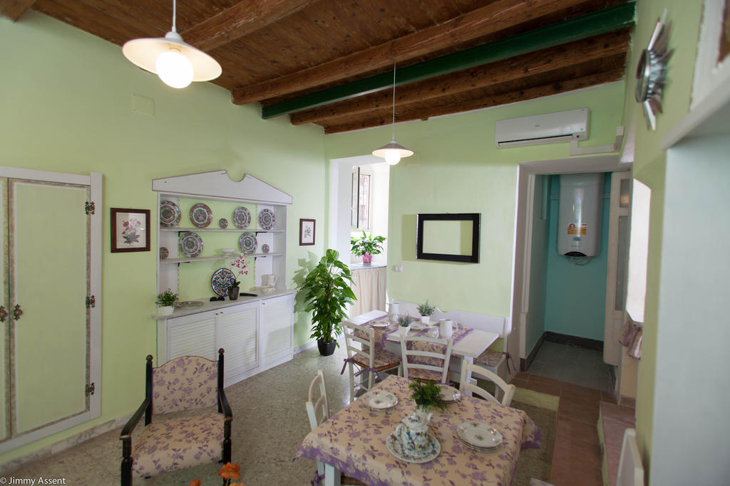 Sassari-In Hotel Стая снимка